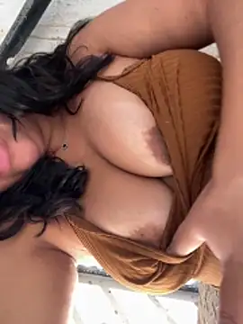 Snapshot of Adriputinha chatting on 02-21-26, 03:02 Adriputinha online show from 02-21-26, 03:02