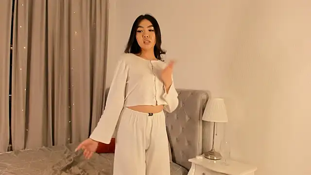 Snapshot of AraIkenberry chatting on 03-10-26, 07:19 AraIkenberry online show from 03-10-26, 07:19