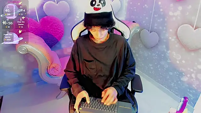 Snapshot of thanier_18 chatting on 03-10-26, 07:19 thanier 18 online show from 03-10-26, 07:19