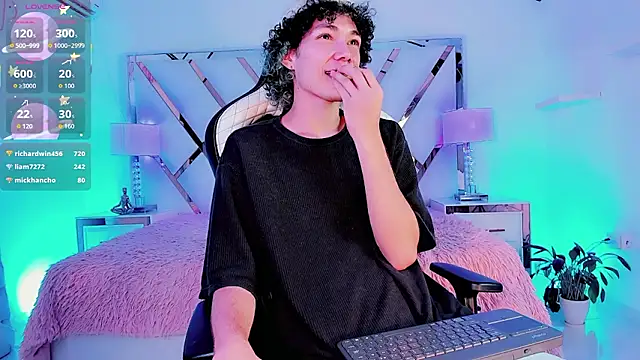 Snapshot of thanier_18 chatting on 03-11-26, 07:31 thanier 18 online show from 03-11-26, 07:31