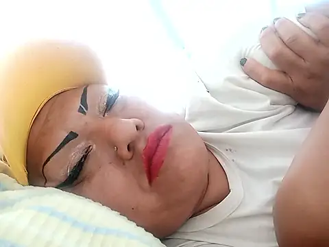 Snapshot of perrit17 chatting on 03-06-26, 11:23 perrit17 online show from 03-06-26, 11:23