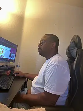 Snapshot of austincummings chatting on 06-01-26, 09:38 austincummings online show from 06-01-26, 09:38