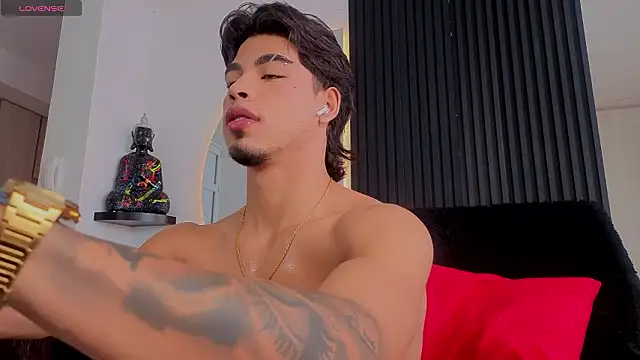 ARON LUXX online show from 02-05-26, 02:11