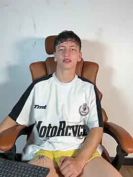 ARON LUXX online show from 04-04-26, 02:36