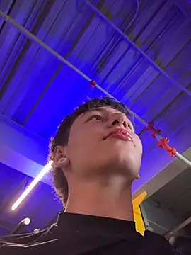 ARON LUXX online show from 04-18-26, 05:06