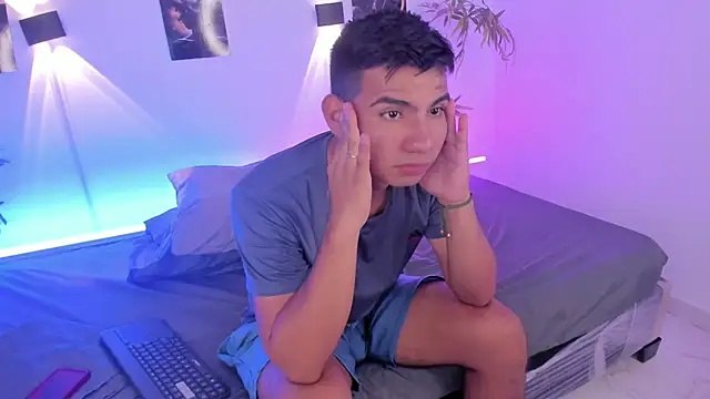 Snapshot of blacke1 chatting on 02-11-26, 01:32 blacke1 online show from 02-11-26, 01:32