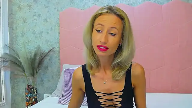 DeliaMArlow online show from 07-18-26, 07:34