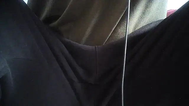 Snapshot of Tommyzzzzzz chatting on 12-19-24, 10:02 Tommyzzzzzz online show from 12-19-24, 10:02