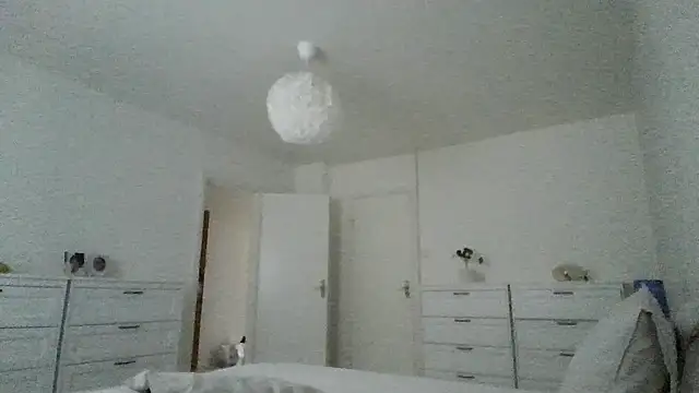 Snapshot of Tommyzzzzzz chatting on 04-10-26, 04:39 Tommyzzzzzz online show from 04-10-26, 04:39
