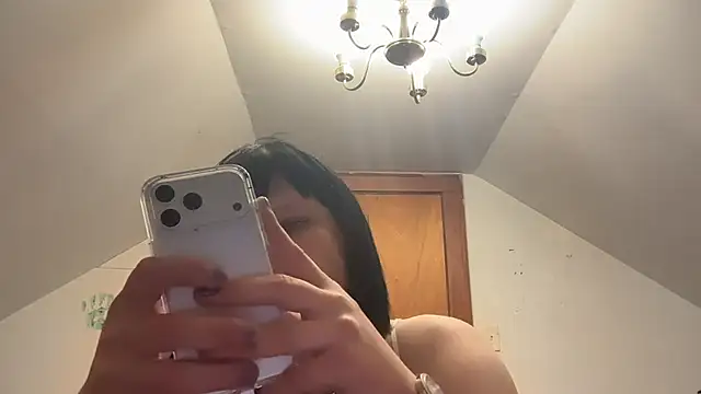 Snapshot of RaeganV chatting on 03-06-26, 02:52 RaeganV online show from 03-06-26, 02:52