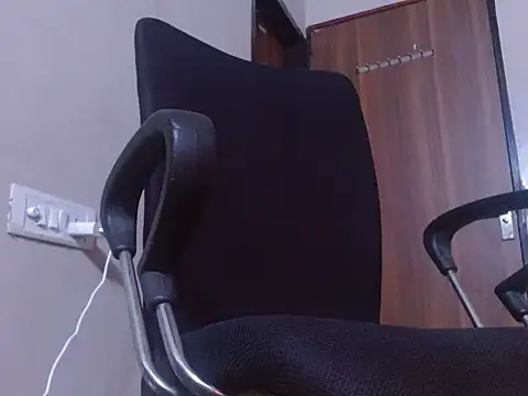 Snapshot of atisa_ chatting on 02-19-26, 11:39 atisa online show from 02-19-26, 11:39