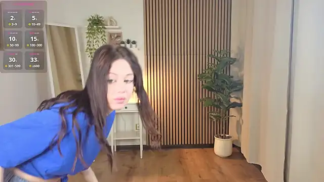 Snapshot of laylaura chatting on 02-18-26, 08:32 laylaura online show from 02-18-26, 08:32