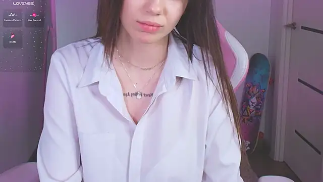 Snapshot of laylaura chatting on 04-01-26, 01:41 laylaura online show from 04-01-26, 01:41