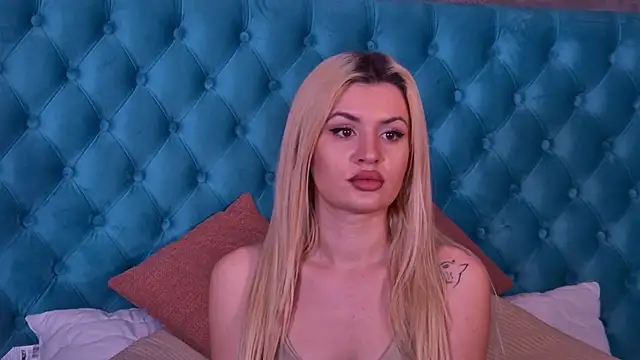 Snapshot of NayaBliss chatting on 02-09-26, 03:27 NayaBliss online show from 02-09-26, 03:27