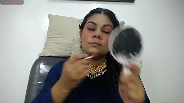 yaazhinii online show from 04-23-26, 11:42