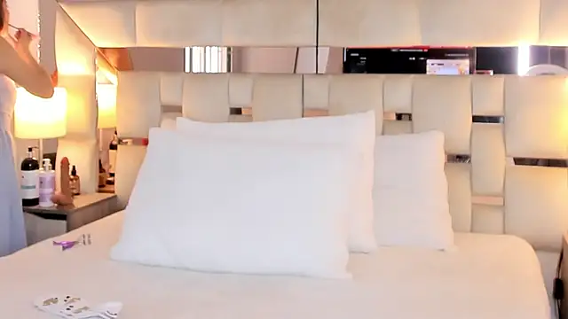 Snapshot of EloiseClairmont chatting on 03-13-26, 07:53 EloiseClairmont online show from 03-13-26, 07:53