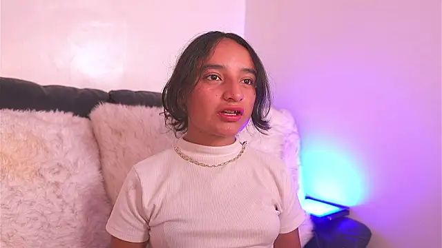  emily jonexs online show from 05-20-26, 04:35