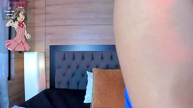 Snapshot of CoralineRoss_ chatting on 02-25-26, 05:00 CoralineRoss online show from 02-25-26, 05:00