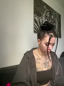 zoeelovee online show from 02-25-26, 07:51