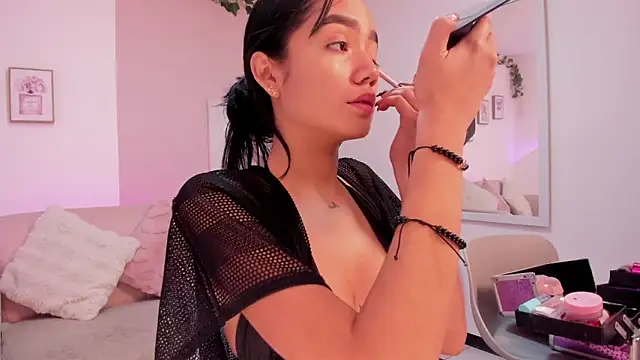 Mila jenner online show from 03-10-26, 12:54