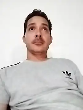 Snapshot of Santiago_vnz chatting on 02-08-26, 04:27 Santiago vnz online show from 02-08-26, 04:27