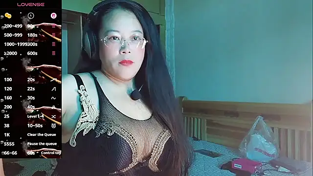 Snapshot of vivi523 chatting on 04-07-26, 02:56 vivi523 online show from 04-07-26, 02:56