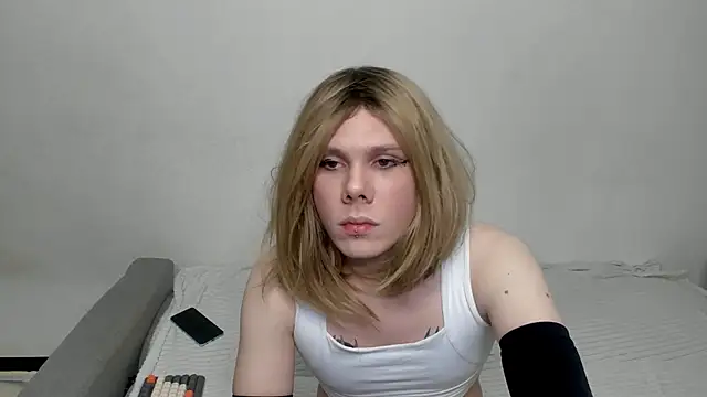 Snapshot of SnezanaLive chatting on 02-13-26, 10:06 SnezanaLive online show from 02-13-26, 10:06