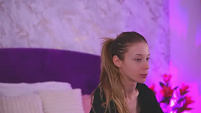 EllinaNuria online show from 02-18-26, 04:19