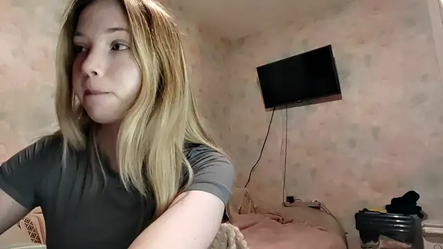 TiaBIanks online show from 04-01-26, 01:39