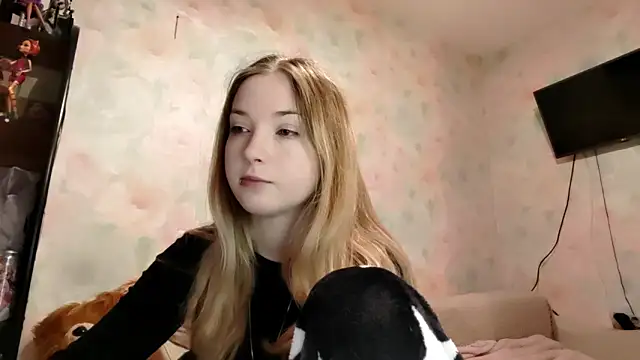 TiaBIanks online show from 04-25-26, 02:25