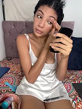 Snapshot of Britney__Latina chatting on 02-25-26, 01:37 Britney Latina online show from 02-25-26, 01:37