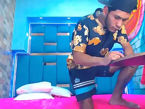 Snapshot of warmNoah chatting on 03-09-26, 07:07 warmNoah online show from 03-09-26, 07:07