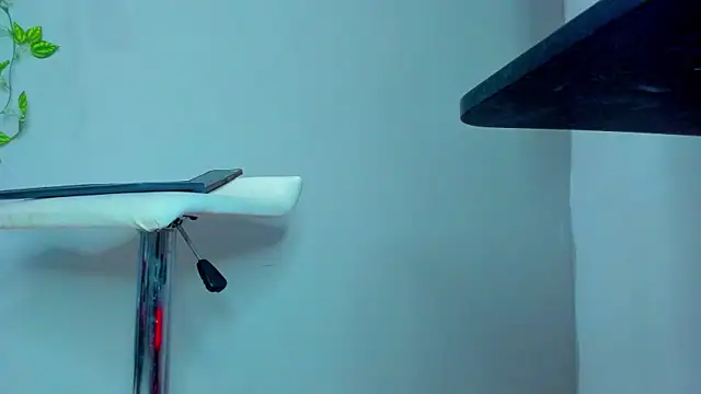 Alessrose online show from 04-26-26, 02:26