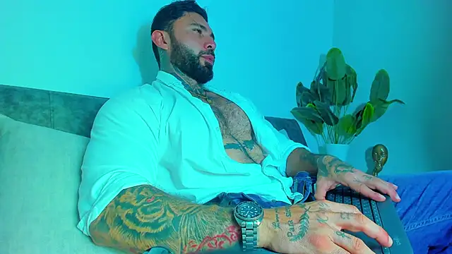 Snapshot of Alessrose chatting on 05-21-26, 08:05 Alessrose online show from 05-21-26, 08:05