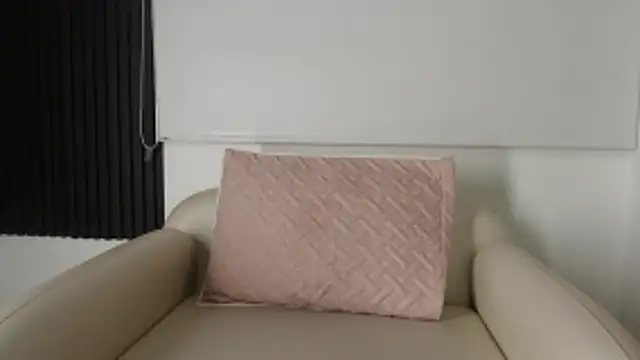 Snapshot of Sharlo_Alvarez chatting on 02-25-26, 08:18 Sharlo Alvarez online show from 02-25-26, 08:18