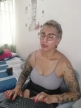 Snapshot of Charlotte_gray_ chatting on 02-17-26, 09:32 Charlotte gray online show from 02-17-26, 09:32