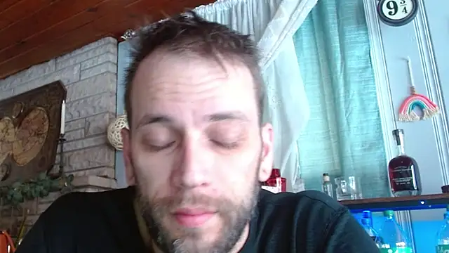 Snapshot of cguffey2284 chatting on 02-14-26, 04:04 cguffey2284 online show from 02-14-26, 04:04