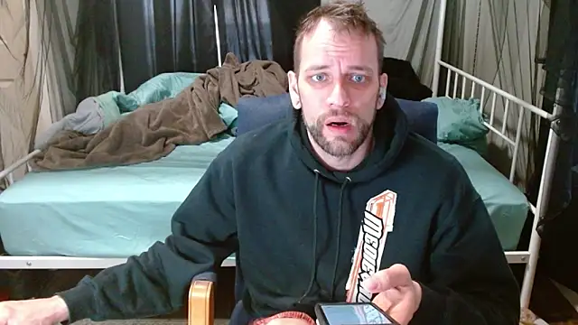 Snapshot of cguffey2284 chatting on 02-20-26, 07:14 cguffey2284 online show from 02-20-26, 07:14