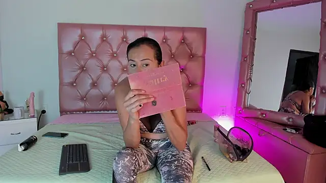 Snapshot of Ashtart_1 chatting on 02-16-26, 02:18 Ashtart 1 online show from 02-16-26, 02:18