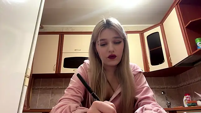 MiaBerlateen online show from 02-13-26, 03:41