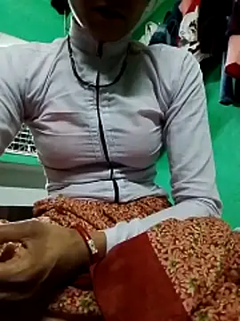 Snapshot of Komal4050 chatting on 05-13-26, 05:49 Komal4050 online show from 05-13-26, 05:49