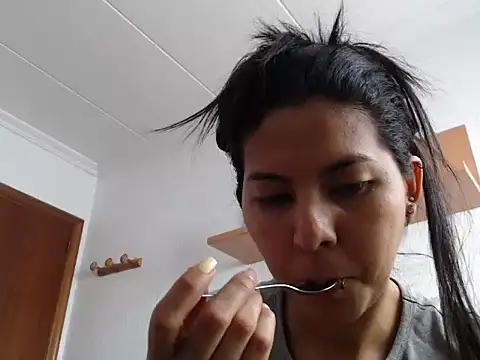 Snapshot of ZeforAitanna chatting on 02-17-26, 02:24 ZeforAitanna online show from 02-17-26, 02:24