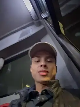 Snapshot of Eros_lee chatting on 03-11-26, 03:45 Eros lee online show from 03-11-26, 03:45