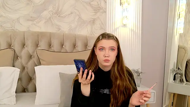 StacyHicks online show from 03-09-26, 06:12