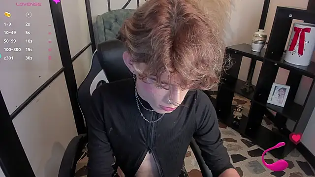 Snapshot of AngelDoll_1 chatting on 02-06-26, 07:28 AngelDoll 1 online show from 02-06-26, 07:28