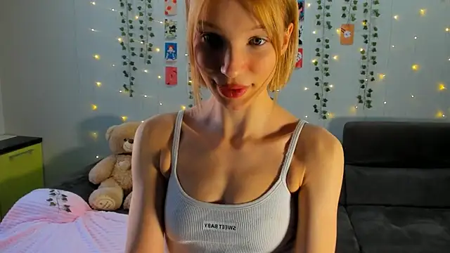 Snapshot of Kiracute18 chatting on 02-13-26, 03:46 Kiracute18 online show from 02-13-26, 03:46