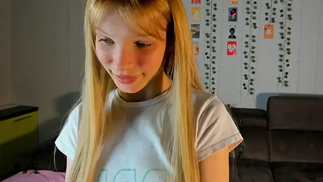 Snapshot of Kiracute18 chatting on 03-12-26, 05:08 Kiracute18 online show from 03-12-26, 05:08