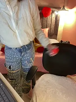 alahia pink online show from 02-13-26, 03:24