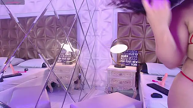 LunaJohns online show from 04-15-26, 12:34