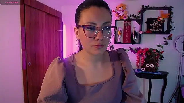 Snapshot of QueenRose94 chatting on 02-13-26, 12:45 QueenRose94 online show from 02-13-26, 12:45